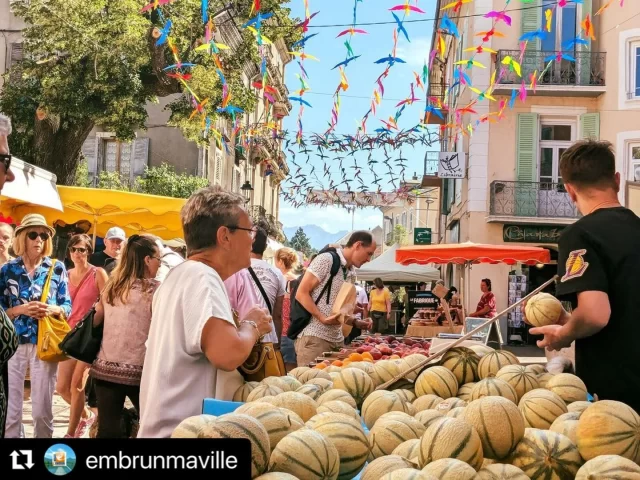 Un instant d’été @embrunmaville.

#hoteldelamairie05
#embrun
#serreponcon
#vacances 
#logishotel