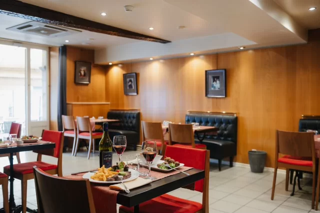 Le restaurant se réinvente pour mieux vous régaler ! Il prend donc une pause et vous donne rendez-vous début décembre pour sa réouverture.

L’hôtel de la mairie continue de vous accueillir pour un confort ***.

#hoteldelamairie #embrun #hautesalpes #logis