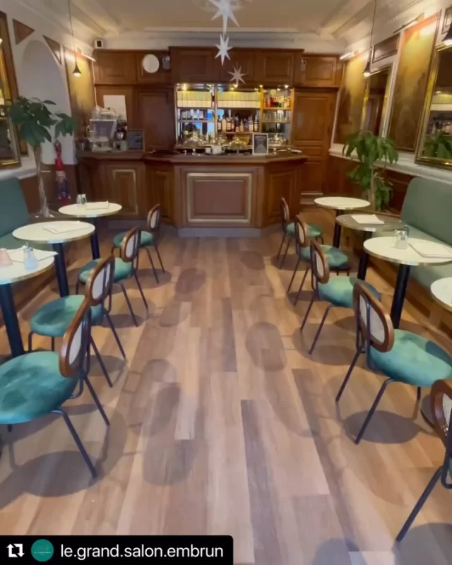 L’hôtel de la Mairie says Hello to @le.grand.salon.embrun 🫖

Petite et grande faim.
Gourmandises et dîner.
Brève rencontre où long discours. 
Traditionnel bourguignon ou brunch dominical. 

Et le grand Salon est votre nouvel lieu cocon, place Barthelon, à Embrun. 

Ouverture quotidienne, sauf le mardi.

#embrun #legrandsalon #hoteldelamairie05 #serreponcon #hautesalpes #restaurant #sogood