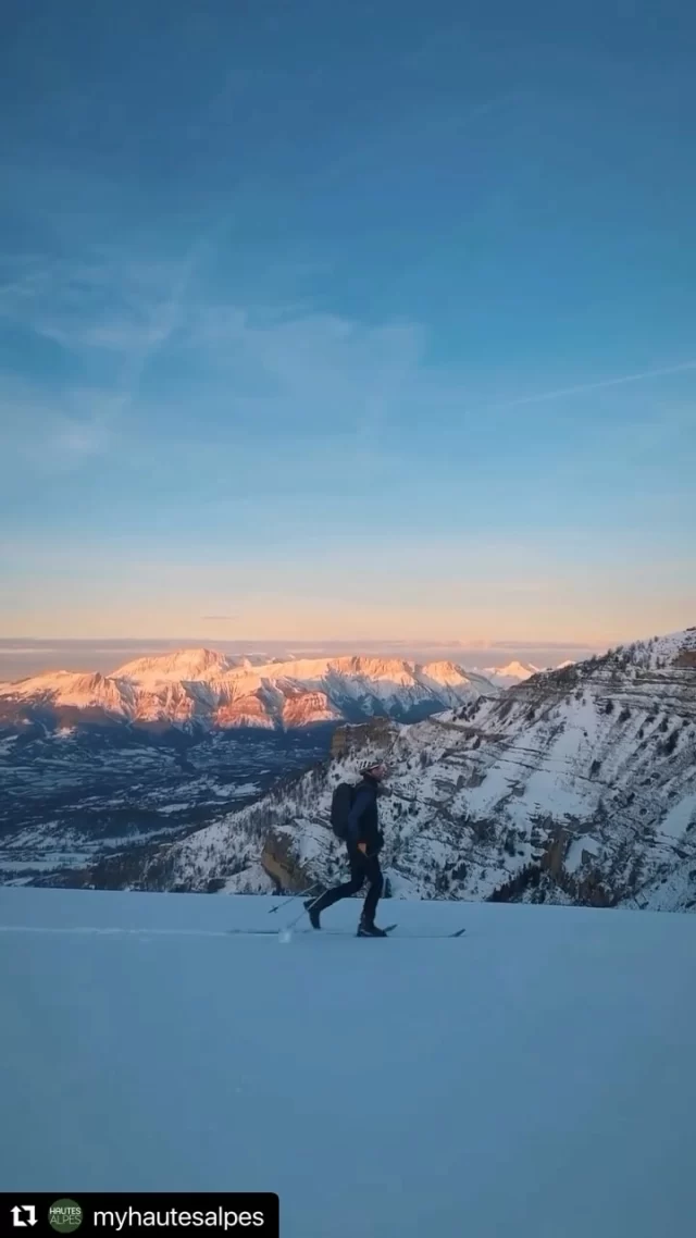 Viens, je t’emmène dans mon paradis bleu ❄️ @lesorres .

#hoteldelamairie05 #embrun #logishotel #lesorres

@myhautesalpes & @samuel_eyraud 🎥